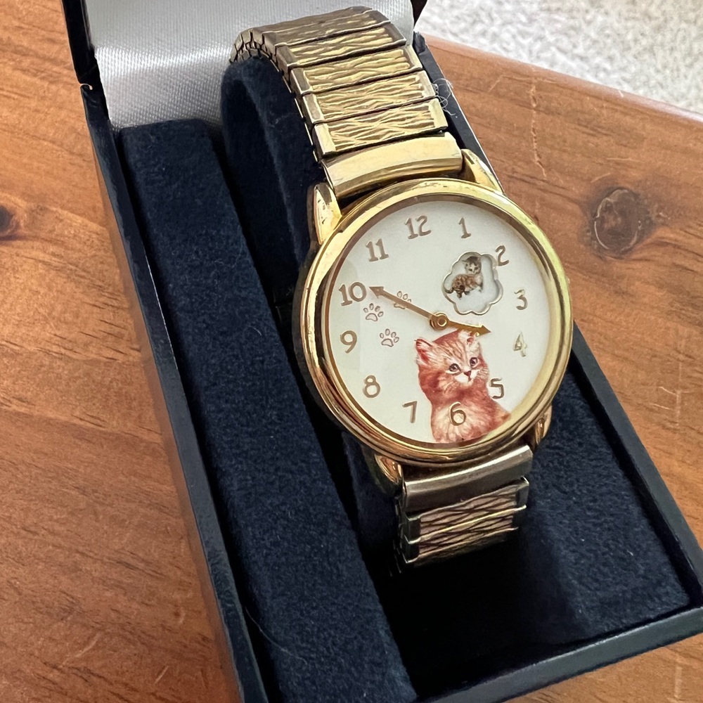 Bradford Exchange vintage quartz keepsake cat wristwatch